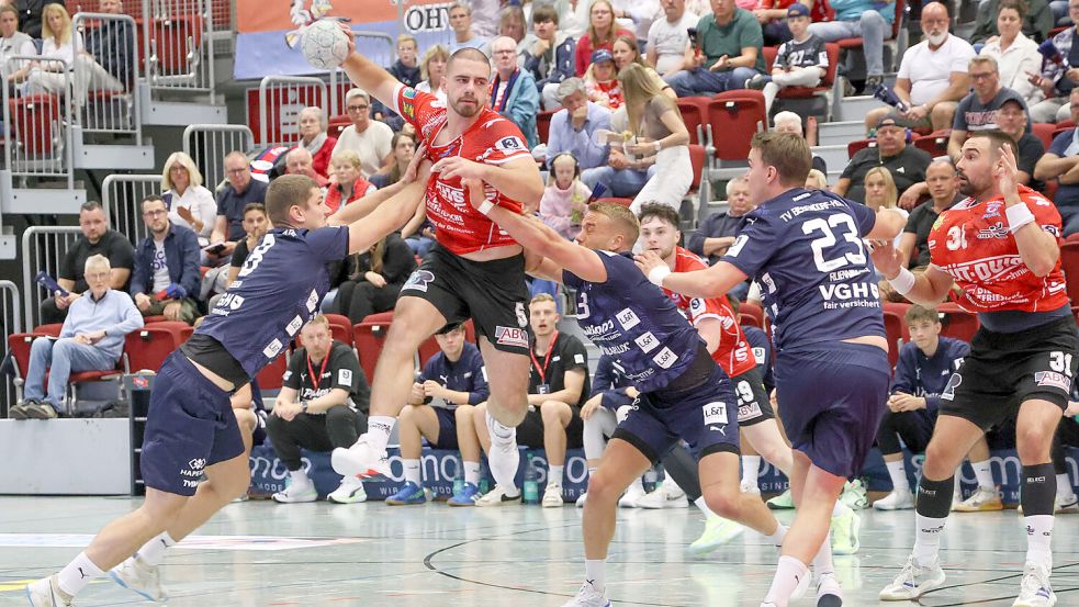 Nerdin Vunci erzielte in der ersten Halbzeit sechst Tore gegen den TV Bissendorf-Holte.Fotos: Helmut Vortanz