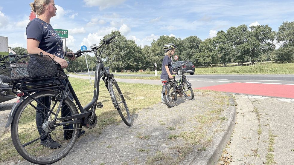 Gut aufpassen heißt es bei zahlreichen Straßenquerungen auf dem Weg zur Schule. Foto: Mieke Matthes