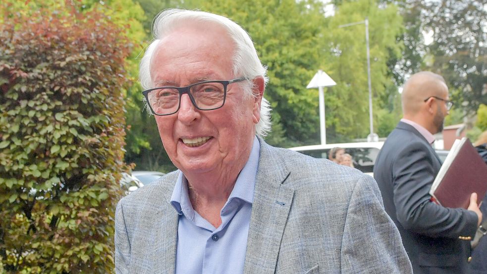 Seit Jahrzehnten im Klinik-Aufsichtsrat: das Südbrookmerlander Urgestein Hilko Gerdes kurz vor der Sitzung in Aurich. Foto: Klaus Ortgies