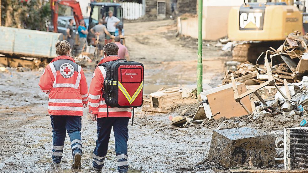 Die Hochwasserkatastrophe in Ahrweiler hat tausende Helfer aus dem ganzen Bundesgebiet mobilisiert. Andere Extremsituationen könnten sogar noch mehr Einsatzkräfte erfordern - aber haben wir genügend Ressourcen? Foto: Philipp Köhler/DRK