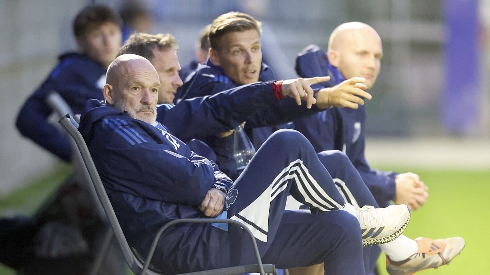 Kickers-Trainer Stefan Emmerling war zufrieden mit seinem Team. Foto: Jens Doden (Emden)