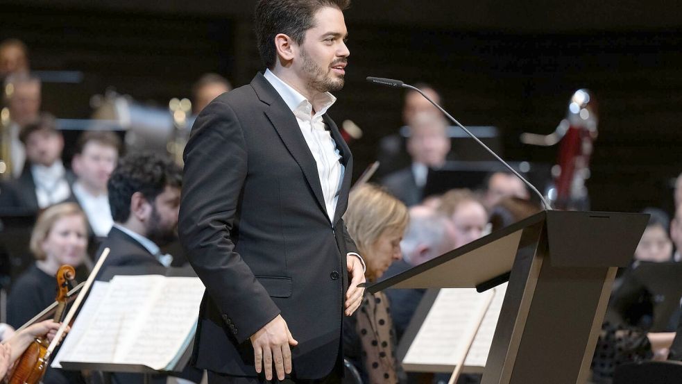 Lahav Shani wurde von einem Festival in Belgien ausgeladen (Archivbild). Foto: Sven Hoppe