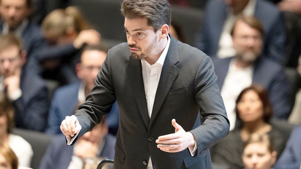 Lahav Shani ist beim Festival nicht willkommen. (Archivbild) Foto: Sven Hoppe