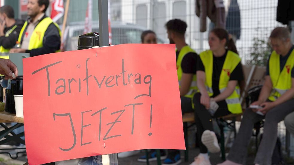 Demonstration für einen Tarifvertrag, hier bei einem Dönerspieß-Hersteller (Archivbild). Foto: Markus Lenhardt