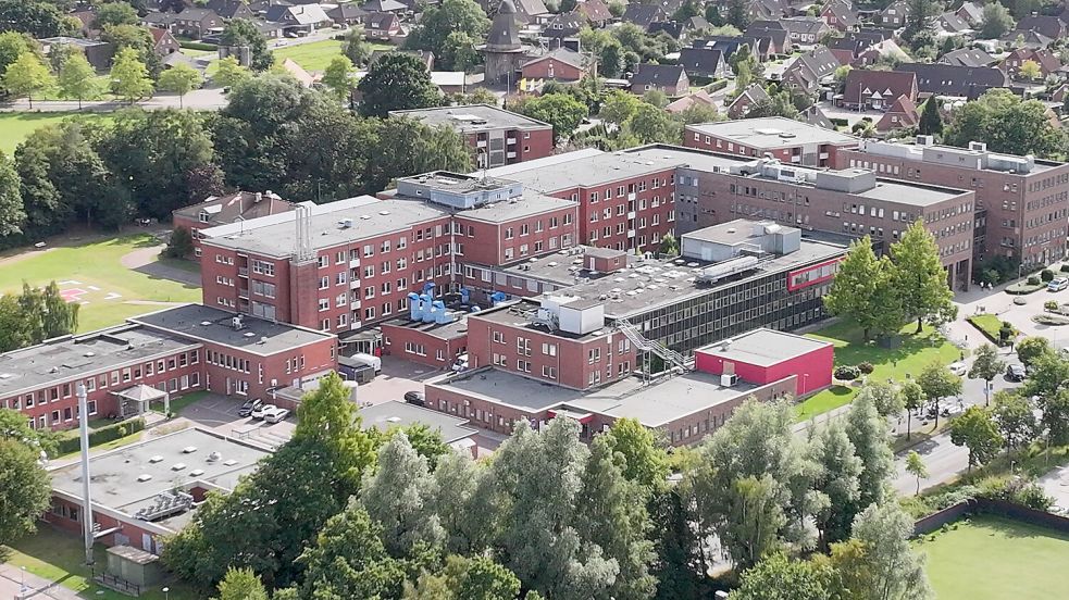 Die Ubbo-Emmius-Klinik in Aurich aus der Vogelperspektive. Foto: Tizian Dunkmann