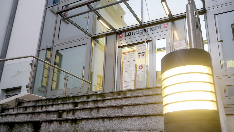 Eingang zum Landgericht in Aurich. Foto: Romuald Banik