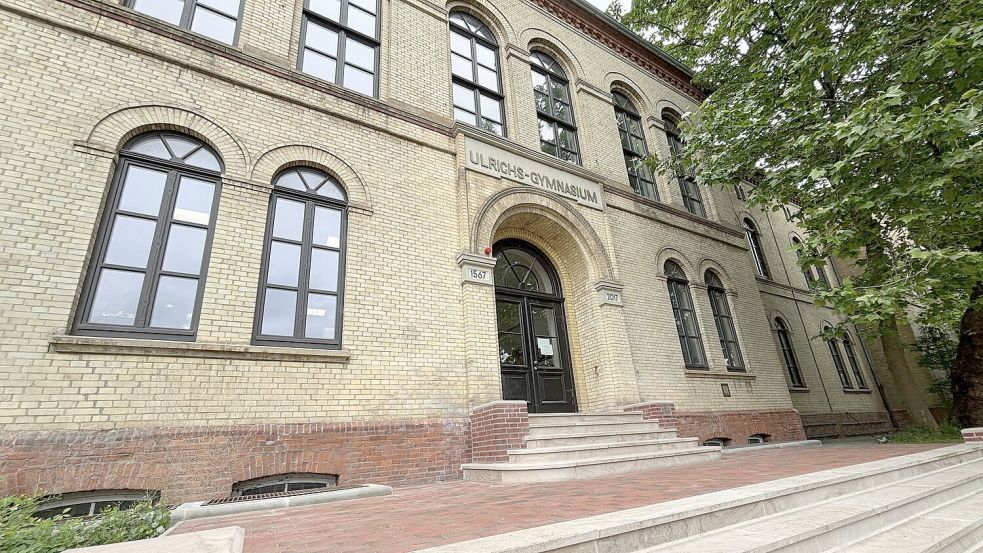Der beste Abiturient Niedersachsens stammt in diesem Jahr vom Ulrichsgymnasium in Norden. Am Donnerstag wurde er dafür im Landtag in Hannover ausgezeichnet. Foto: Rebecca Kresse