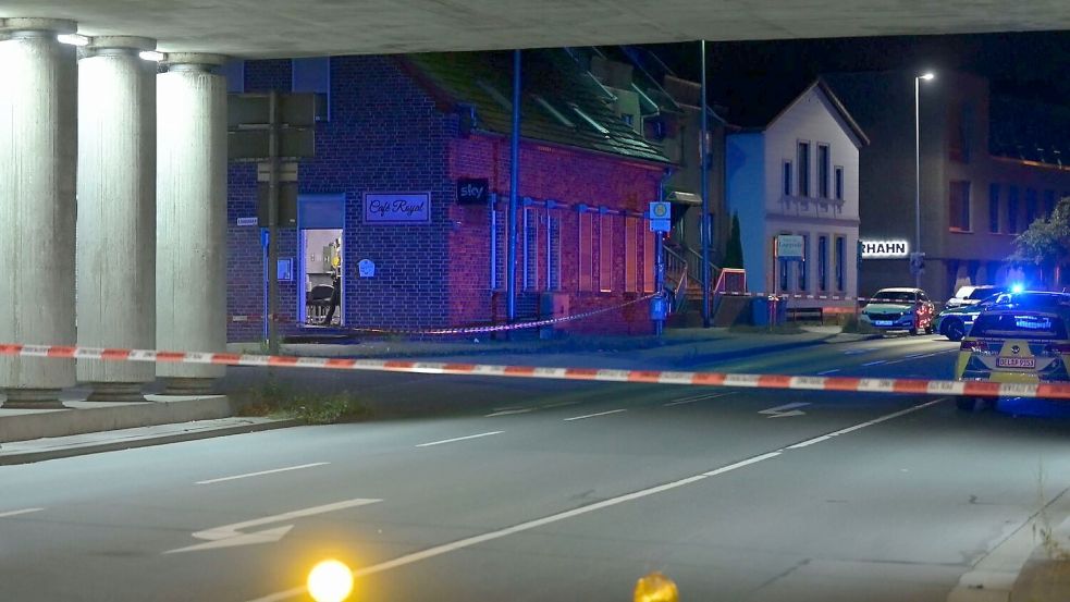 Das Gebiet rund um den Tatort in Höhe Hauptpost ist in der Nacht von der Polizei abgesperrt und erst am Morgen wieder freigegeben worden. Foto: Nonstopnews