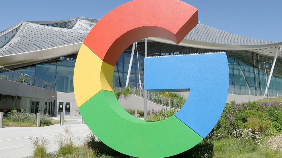 Google weitete die mit KI erstellen Zusammenfassungen über Suchergebnissen unter dem Druck neuer Rivalen aus. (Archivbild) Foto: Andrej Sokolow