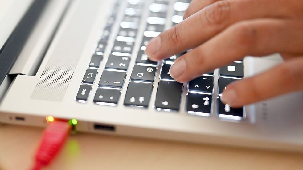 Entscheider in der deutschen Wirtschaft halten erstmals mehrheitlich Künstliche Intelligenz (KI) für entscheidend, um wettbewerbsfähig zu bleiben. (Symbolbild) Foto: Uli Deck