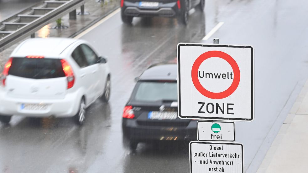 Ein Luftverbesserungs-Instrument auf dem Rückzug: Die Zahl der Umweltzonen in deutschen Städten nimmt ab. Foto: imago/Sven Simon