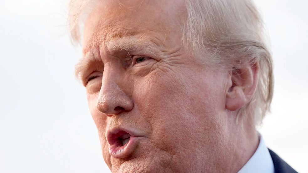 Die USA haben laut Präsident Donald Trump erneut ein angeblich mit Drogen beladenes Schiff angegriffen. (Archivfoto) Foto: Alex Brandon/AP/dpa