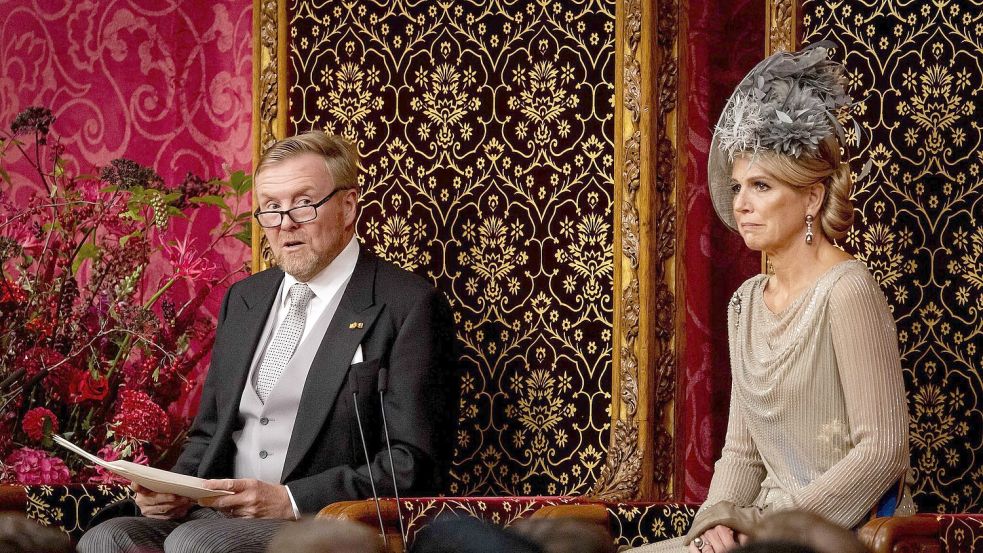 König Willem-Alexander verliest mit Königin Maxima an seiner Seite die Thronrede. Foto: Remko De Waal