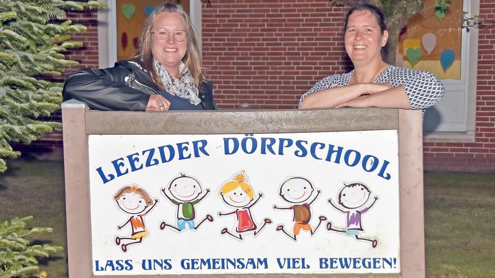 Heidi Lüpkes-Thien (links) und Sandra Fischer (rechts) sind die neuen Vorsitzenden des Fördervereins der Leezder Dörpschool. Foto: Thomas Dirks