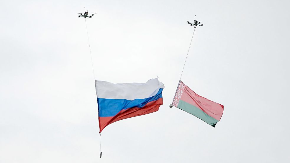 Die russische Armee kooperiert eng mit den Streitkräften von Belarus. Foto: Pavel Bednyakov/AP/dpa