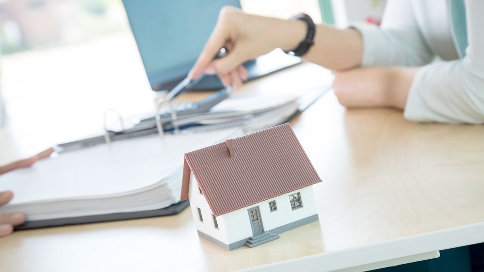 Die Stiftung Warentest hat offene Immobilienfonds genauer unter die Lupe genommen und warnt Sparer vor einem Investment. Foto: Christin Klose