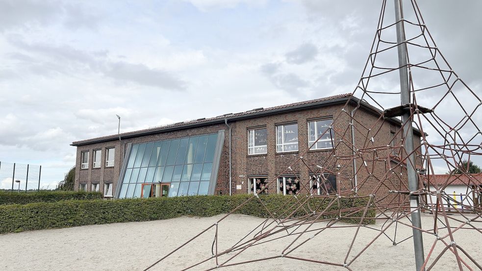 Bald eine Kita? FDP-Ratsherr Uwe Harms sorgt mit einem überraschenden Vorschlag für die Grundschule Wiegboldsbur für Aufsehen. Foto: Holger Janssen