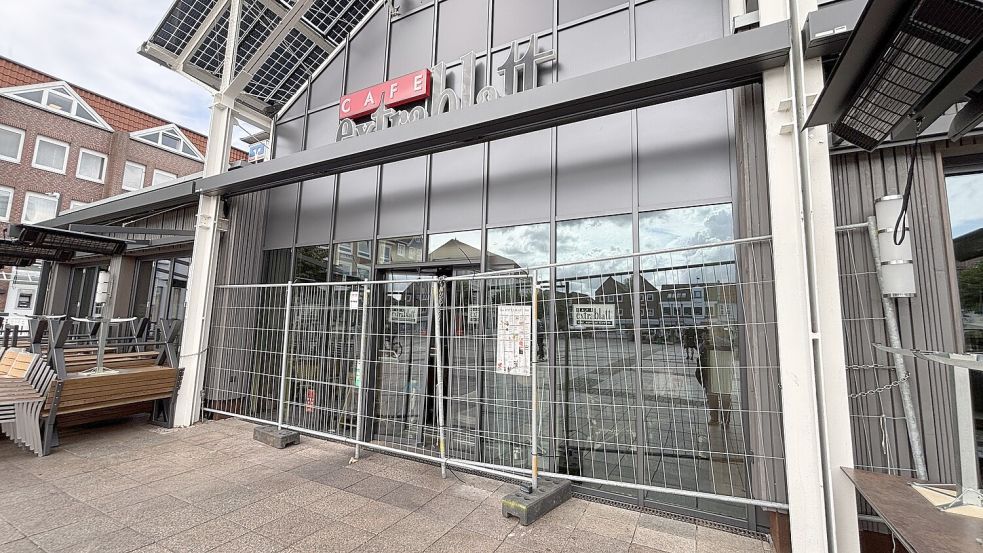 Das Café Extrablatt nach dem verheerenden Brand. Die Markthalle wird wieder zur Baustelle. Foto: Karin Böhmer
