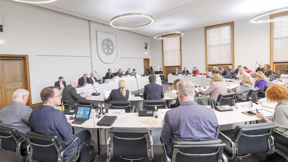 Eigentlich können sie auch anders: Im Osnabrücker Rat herrscht normalerweise eine gepflegte Debattenkultur. Davon war in der September-Sitzung 2025 wenig zu spüren. Foto: Thomas Osterfeld