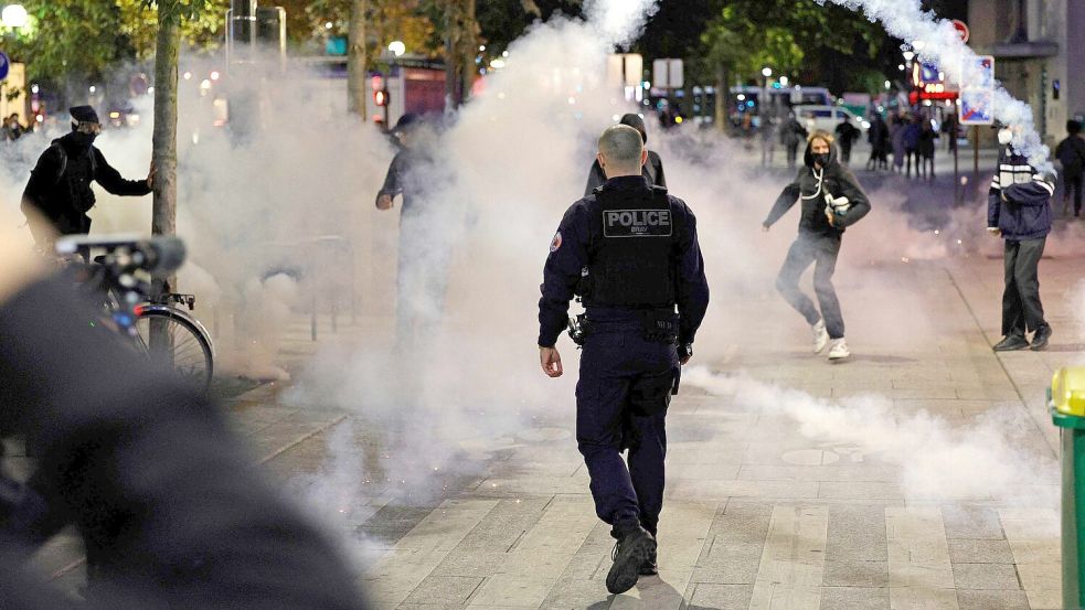 Schon am Morgen gab es bei dem Protesttag einige Festnahmen. Foto: Geoffroy Van Der Hasselt/AFP/dpa