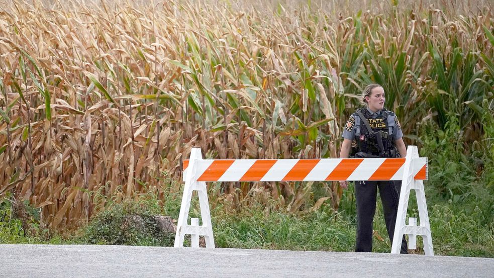 Nach den tödlichen Schüssen sperrte die Polizei umliegende Straßen. Foto: Matt Slocum/AP/dpa