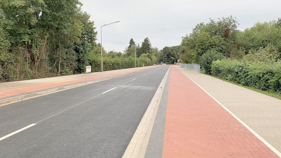 Eine ebene Fahrbahn und daneben breite Wege für alle, die zu Fuß oder mit dem Rad unterwegs sind: An der Vehrter Landstraße in Osnabrück hat sich durch Umbau einiges getan. Foto: Stadt Osnabrück / Simon Vonstein
