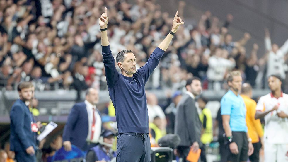 Dino Toppmöller startete mit seiner Eintracht Frankfurt fulminant in die Champions League. Einst wäre der Erfolgscoach auch fast beim VfL Osnabrück untergekommen. Foto: IMAGO/osnapix