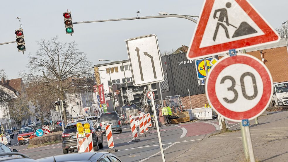 Auf der Hannoverschen Straße in Osnabrück wird seit Januar 2024 gebaut, hier ein Bild aus der Anfangszeit. Foto: Jörn Martens