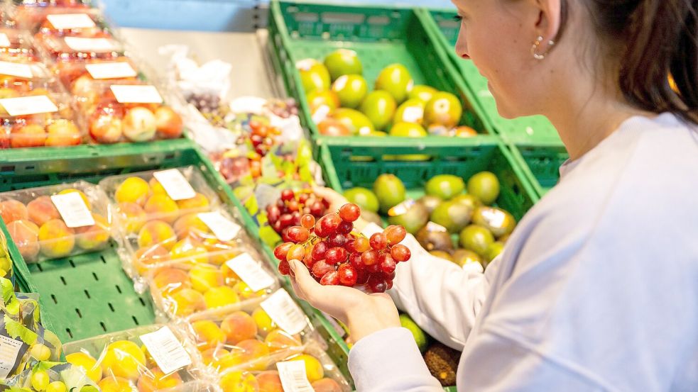 Mehr als 30 Prozent in vier Jahren: Die gestiegenen Preise für Lebensmittel lassen sich nach Ansicht von Verbraucherschützern nicht mit höheren Kosten erklären. Foto: dpa/Benjamin Nolte