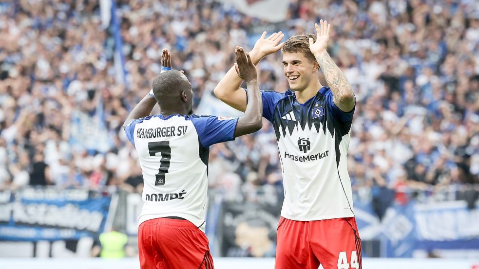 Brach den Tor-Bann des HSV: Luka Vuskovic (r). Foto: Christian Charisius