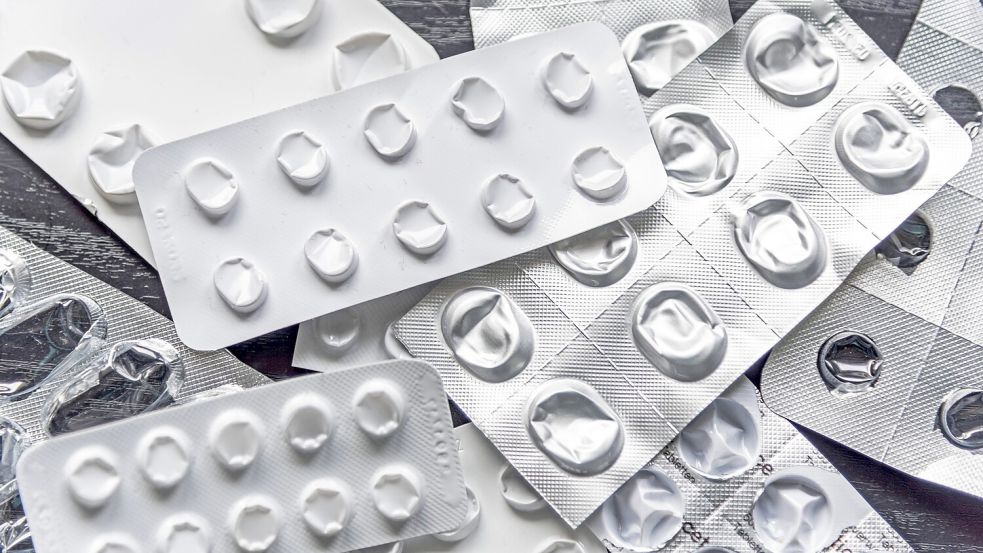 Wieder einmal warnen die Apotheken vor knapper werdenden Medikamenten. Das Problem wäre vermeidbar gewesen - wenn es nicht immer um den günstigsten Preis ginge. Foto: Anoraganingrum/imago-images