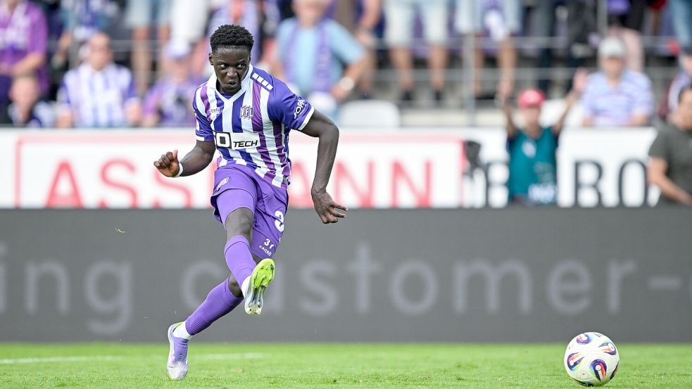 Schuss ins Glück: Ismail Badjie (Osnabrück) trifft zum 3:1. Und man darf sagen: Aus dem Spiel heraus. Foto: osnapix / Michael Titgemneyer Foto: Michael Titgemeyer
