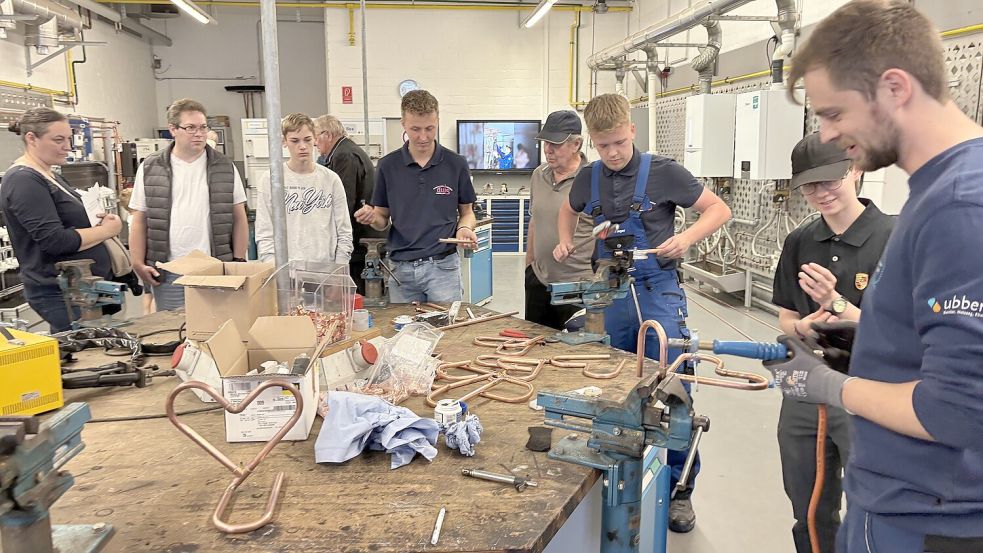 In den Werkstätten der Handwerkskammer informierten sich am Wochenende zahlreiche Jugendliche über die Ausbildungsmöglichkeiten. Foto: Mieke Matthes