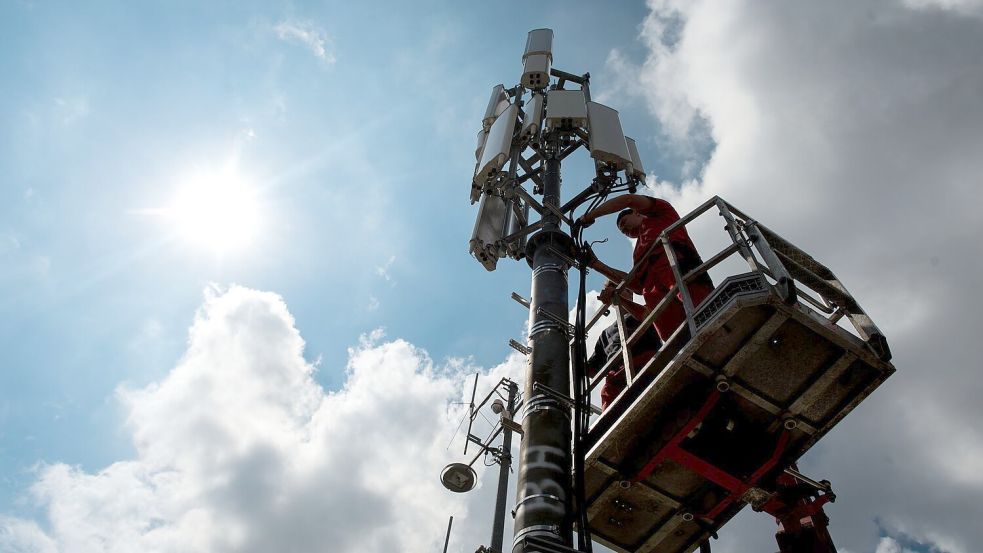Vodafone Deutschland wird das veraltete Mobilfunknetz GSM (2G) zwei Jahre früher als geplant abschalten. (Archivfoto) Foto: Matthias Balk