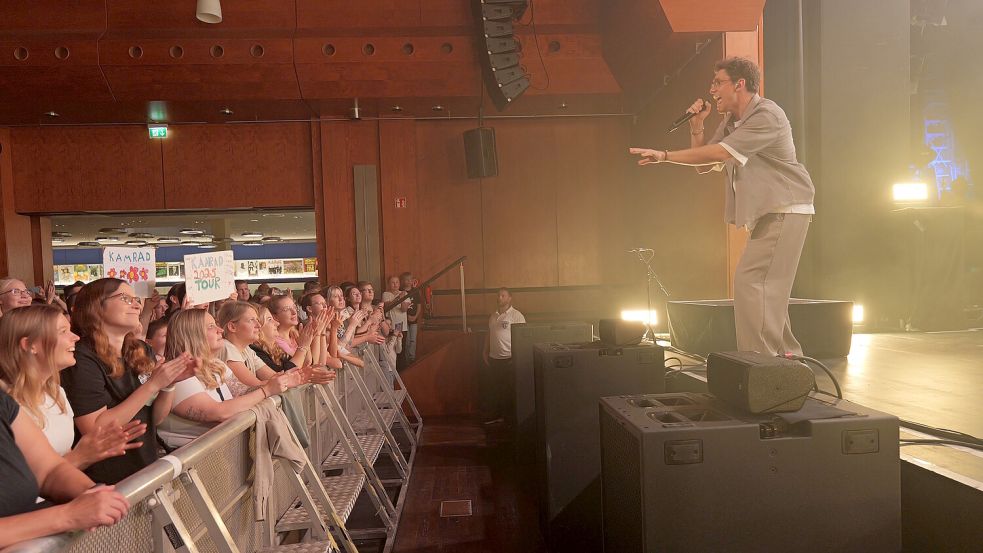 Liefert nicht nur im Internet, sondern auch live auf der Bühne eine überzeugende Performance: Tim Kamrad. Foto: Werner Jürgens