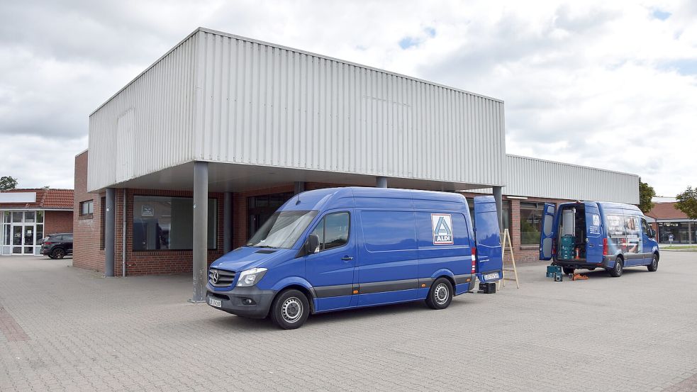 Die bisherigen Aldi-Räume im Gewerbegebiet Osterupgant stehen seit März leer. Ende August bereiteten Aldi-Mitarbeiter dort die Übergabe vor. Foto: Thomas Dirks