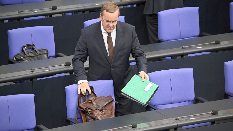 Boris Pistorius braucht mehr Waffen und mehr Personal für die Bundeswehr. Dabei kommt in der Spitze auf zwei Beamte an Foto: dpa/Bernd von Jutrczenka