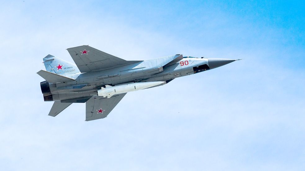 Die Botschaft der Nato ist klar: Russische Piloten gehen ein großes Risiko ein, wenn sie noch einmal alliierten Luftraum verletzten. (Archivbild) Foto: Alexander Zemlianichenko/AP/dpa