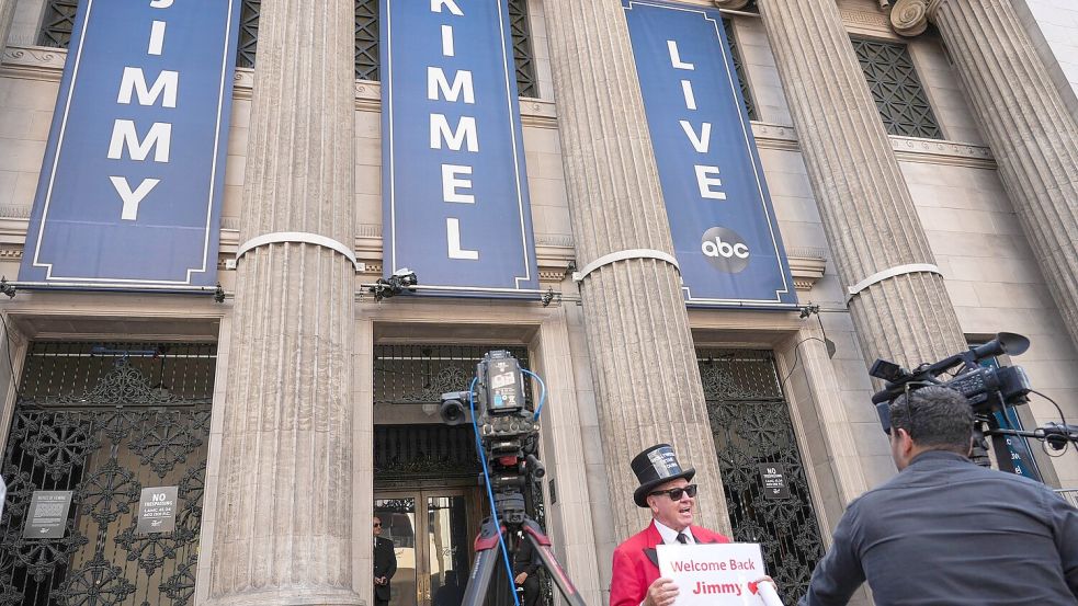 Jimmy Kimmel ging nach einer Zwangspause wieder auf Sendung. Foto: Chris Pizzello/Invision/AP/dpa