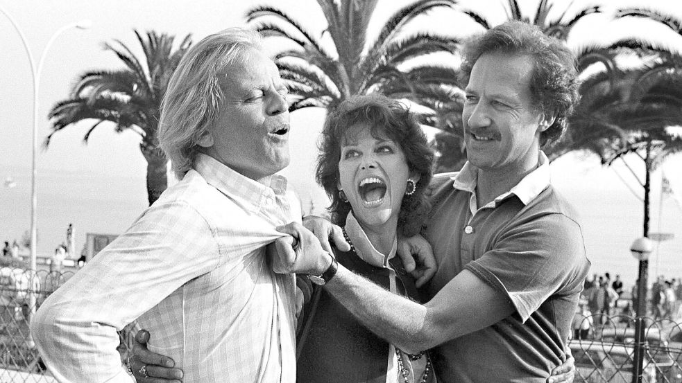 Claudia Cardinale 1982 bei den Filmfestspielen von Cannes mit Klaus Kinski und Werner Herzog. Foto: --/AP/dpa