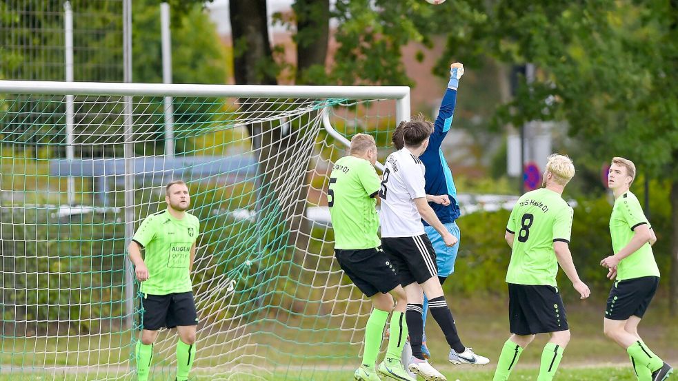 Seit diesem Jahr aus der Kreisklasse zurück in der Kreisliga: der TuS Haste (in Grün). Foto: Nico Paetzel