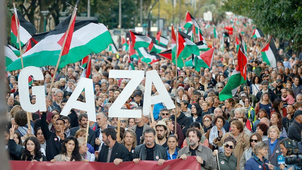 An einer propalästinensischen Demonstration am Rande des Internationalen Filmfestivals von San Sebastián beteiligten sich mehrere Tausend Menschen. Foto: Arnaitz Rubio/EUROPA PRESS/dpa