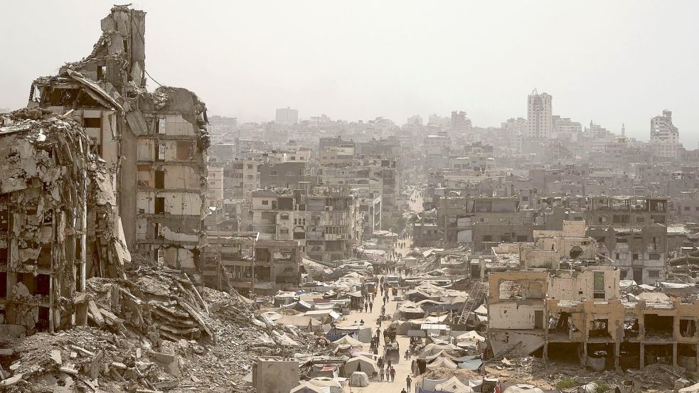Große Teile des Gazastreifens sind von Israel in eine Ruinenlandschaft verwandelt worden. Den Krieg hatte die islamistische Terrororganisation Hamas mit ihrem Massaker in Israel vor bald zwei Jahren ausgelöst. (Archivbild) Foto: Jehad Alshrafi/AP/dpa