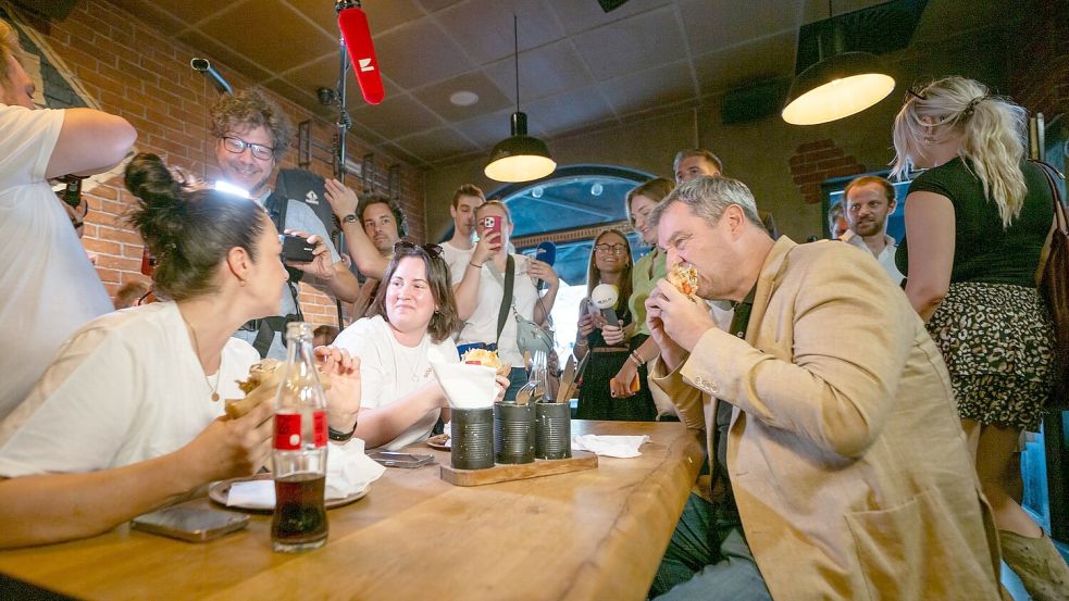 Bayerns Ministerpräsident Markus Söder ist Döner-Fan und gehörte zu den Politikern, die sich für eine Beibehaltung der derzeitigen Regeln einsetzen. (Archivbild) Foto: Peter Kneffel/dpa