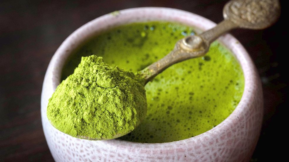 Ist das grüne Trendgetränk Matcha tatsächlich so gesund, wie es aussieht? Foto: dpa/Sina Schuldt
