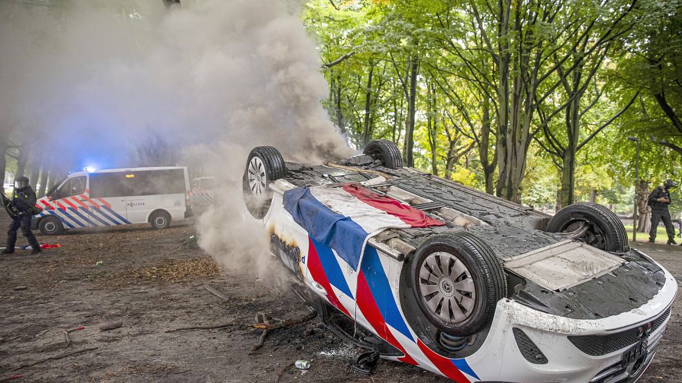 Die Demonstranten führten heftige Auseinandersetzungen mit der niederländischen Polizei. Foto: IMAGO/James Petermeier