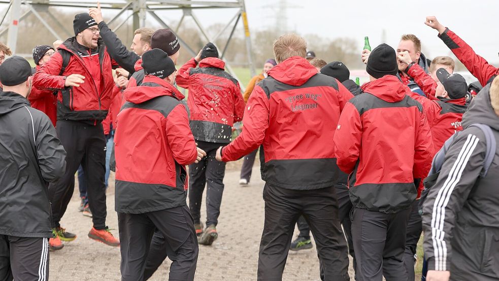 Die Leegmoorer feierten mit dem FKV-Titel den größten Erfolg der Vereinsgeschichte. Foto: Wilfried Gronewold