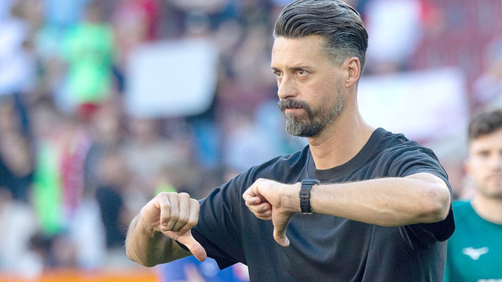 Meinungsstark: Augsburgs neuer Trainer Sandro Wagner. Foto: IMAGO/Krieger