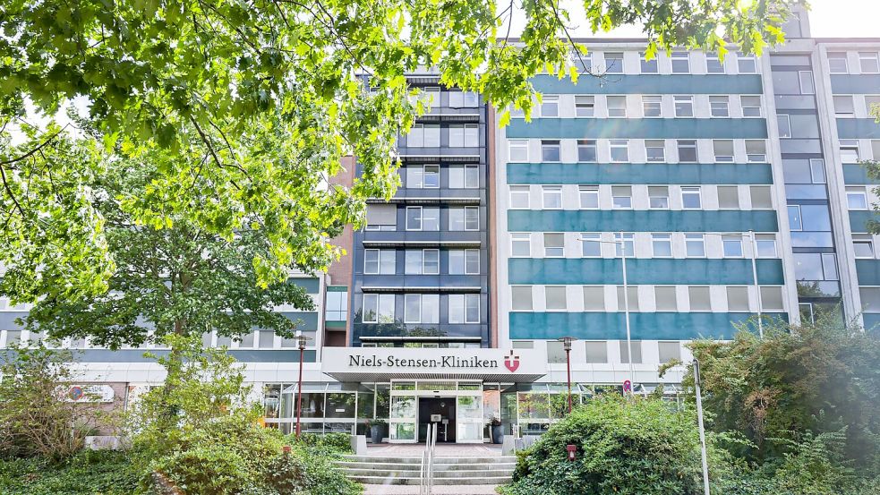 Jahrzehntelang beherbergte das Gebäude am Natruper Holz ein Krankenhaus. Das ist seit dem Auszug des Marienhospitals Geschichte. Was folgt? Foto: Jörn Martens