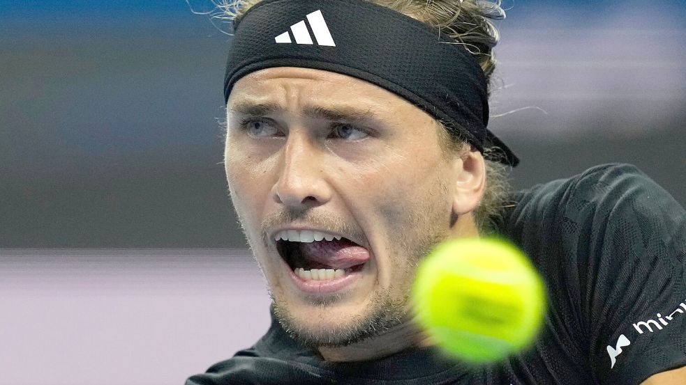 Alexander Zverev gewinnt souverän gegen den Italiener Lorenzo Sonego. Foto: Ng Han Guan/AP/dpa